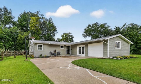 Photo of 5937 Graystone Drive, Sylvania, OH 43560 (MLS # 10012852)