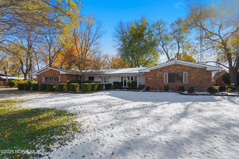 Tiny photo for 6945 Garden Road, Maumee, OH 43537 (MLS # 10001498)