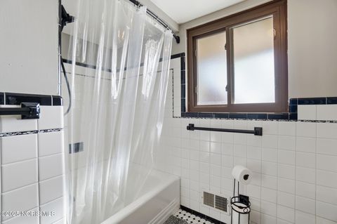 Tiny photo for 6945 Garden Road, Maumee, OH 43537 (MLS # 10001498)