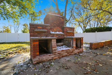 Tiny photo for 6945 Garden Road, Maumee, OH 43537 (MLS # 10001498)