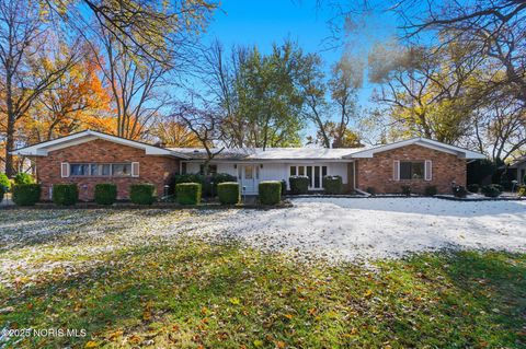 Tiny photo for 6945 Garden Road, Maumee, OH 43537 (MLS # 10001498)