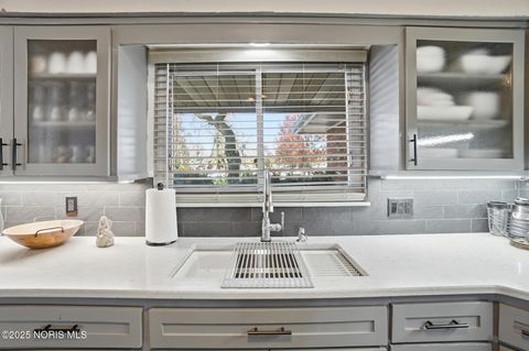 Tiny photo for 6945 Garden Road, Maumee, OH 43537 (MLS # 10001498)