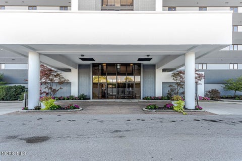 Tiny photo for 5831 Monroe Street #206, Sylvania, OH 43560 (MLS # 10014187)