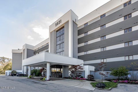 Photo of 5831 Monroe Street #206, Sylvania, OH 43560 (MLS # 10014187)