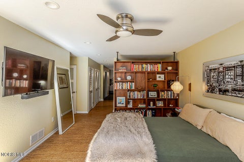 Tiny photo for 5831 Monroe Street #206, Sylvania, OH 43560 (MLS # 10014187)