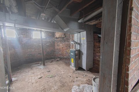 Tiny photo for 2422 Lawrence Avenue, Toledo, OH 43620 (MLS # 10006623)