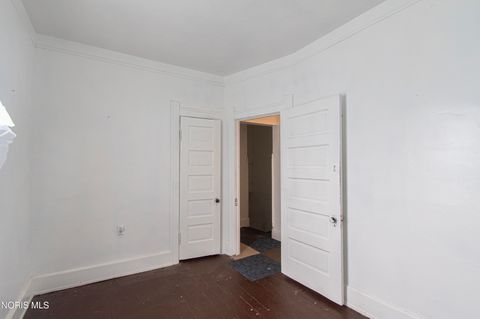 Tiny photo for 2422 Lawrence Avenue, Toledo, OH 43620 (MLS # 10006623)