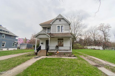 Tiny photo for 2422 Lawrence Avenue, Toledo, OH 43620 (MLS # 10006623)