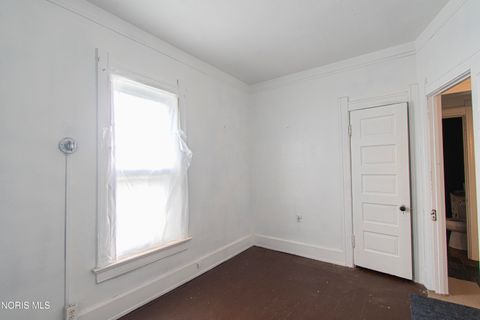 Tiny photo for 2422 Lawrence Avenue, Toledo, OH 43620 (MLS # 10006623)