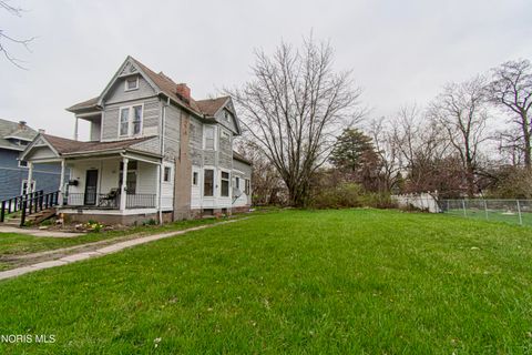 Tiny photo for 2422 Lawrence Avenue, Toledo, OH 43620 (MLS # 10006623)