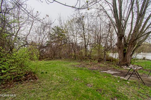 Tiny photo for 2422 Lawrence Avenue, Toledo, OH 43620 (MLS # 10006623)