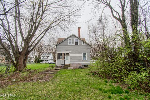 Photo of 2422 Lawrence Avenue, Toledo, OH 43620 (MLS # 10006623)