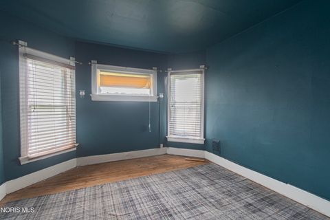 Tiny photo for 2422 Lawrence Avenue, Toledo, OH 43620 (MLS # 10006623)