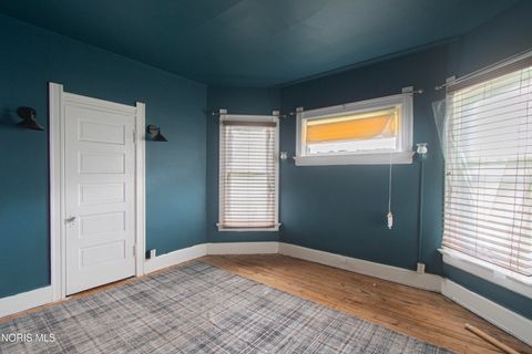 Tiny photo for 2422 Lawrence Avenue, Toledo, OH 43620 (MLS # 10006623)