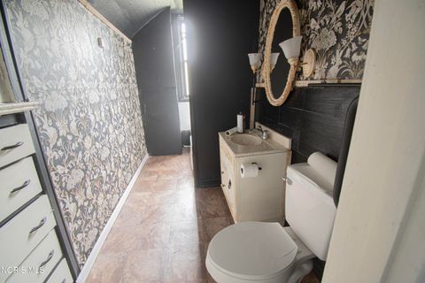 Tiny photo for 2422 Lawrence Avenue, Toledo, OH 43620 (MLS # 10006623)