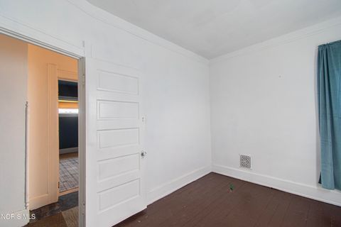 Tiny photo for 2422 Lawrence Avenue, Toledo, OH 43620 (MLS # 10006623)