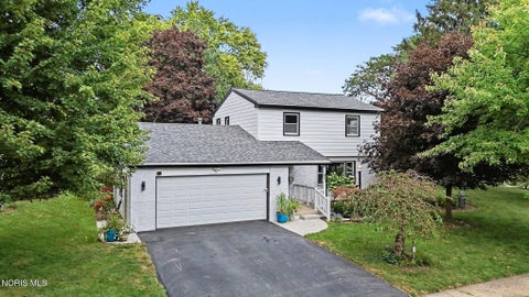 Photo of 401 Orchard View Drive, Maumee, OH 43537 (MLS # 10013434)