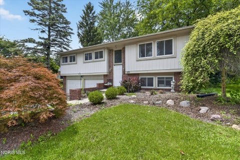 Photo of 470 Edgewood Drive, Perrysburg, OH 43551 (MLS # 10010886)