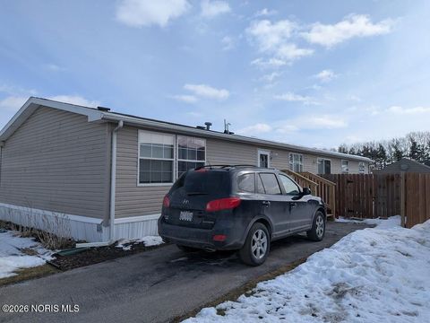 Photo of 2158 Redbud Lane, Delta, OH 43515 (MLS # 10004100)