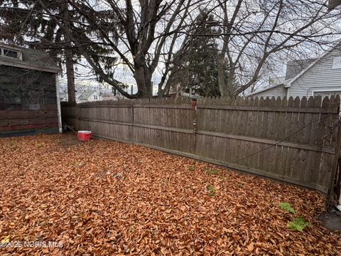 Tiny photo for 332 Kosciusko Street, Toledo, OH 43608 (MLS # 10001607)
