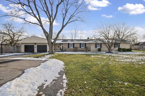 Photo of 1521 Middle Court, Findlay, OH 45840 (MLS # 10002216)