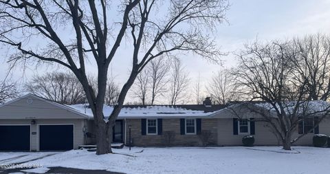 Photo of 1521 Middle Court, Findlay, OH 45840 (MLS # 10002216)