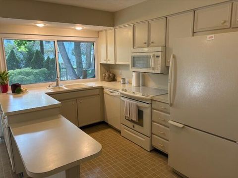 Tiny photo for 4801 Southbridge Road, Toledo, OH 43623 (MLS # 10000065)