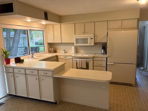 Tiny photo for 4801 Southbridge Road, Toledo, OH 43623 (MLS # 10000065)