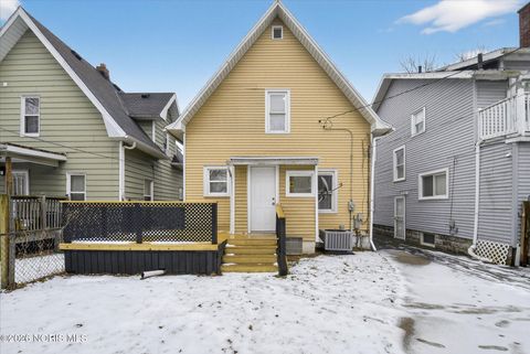 Tiny photo for 624 Carlton Street, Toledo, OH 43609 (MLS # 10002854)