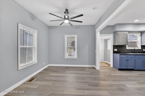 Tiny photo for 624 Carlton Street, Toledo, OH 43609 (MLS # 10002854)