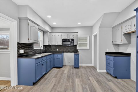 Tiny photo for 624 Carlton Street, Toledo, OH 43609 (MLS # 10002854)