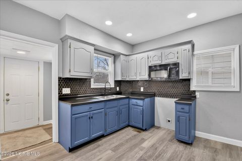 Tiny photo for 624 Carlton Street, Toledo, OH 43609 (MLS # 10002854)