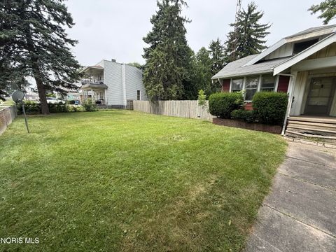 Tiny photo for 3223 E Manhattan Boulevard, Toledo, OH 43611 (MLS # 10010788)