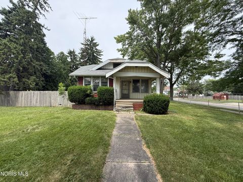 Photo of 3223 E Manhattan Boulevard, Toledo, OH 43611 (MLS # 10010788)