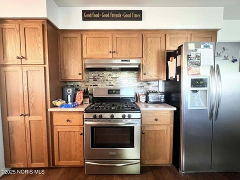 Tiny photo for 822 Bright Road, Findlay, OH 45840 (MLS # 10000215)