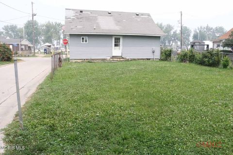 Tiny photo for 358 Lakeview Drive, Harbor View, OH 43434 (MLS # 10010762)