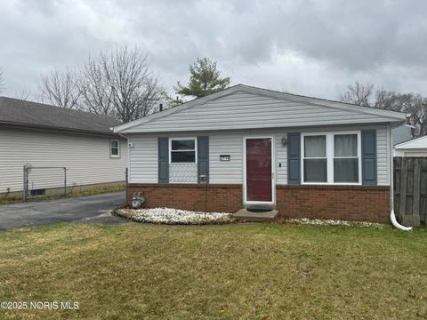 Tiny photo for 2714 Portland Street, Oregon, OH 43616 (MLS # 10001998)