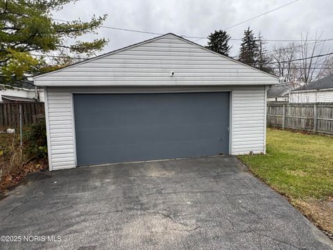 Tiny photo for 2714 Portland Street, Oregon, OH 43616 (MLS # 10001998)