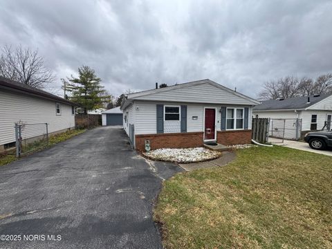 Tiny photo for 2714 Portland Street, Oregon, OH 43616 (MLS # 10001998)