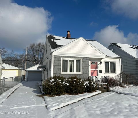 Photo of 2834 Wyndale Road, Toledo, OH 43613 (MLS # 10001974)