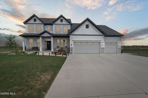 Photo of 9412 Newbury Lane, Whitehouse, OH 43571 (MLS # 10005697)