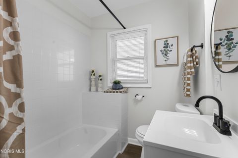 Tiny photo for 1952 Fairfax Road, Toledo, OH 43613 (MLS # 10006221)