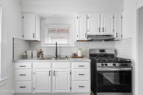 Tiny photo for 1952 Fairfax Road, Toledo, OH 43613 (MLS # 10006221)