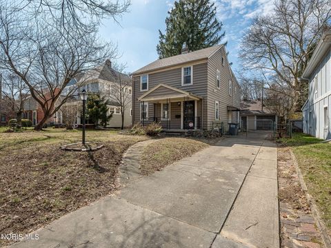 Photo of 2713 Goddard Road, Toledo, OH 43606 (MLS # 10005538)