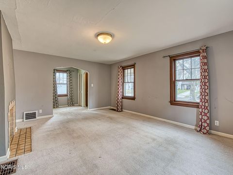 Tiny photo for 2713 Goddard Road, Toledo, OH 43606 (MLS # 10005538)