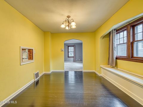 Tiny photo for 2713 Goddard Road, Toledo, OH 43606 (MLS # 10005538)