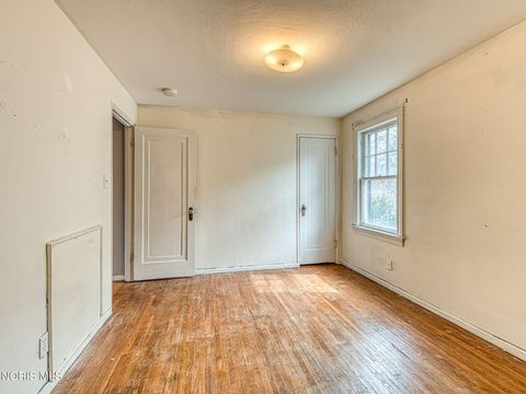 Tiny photo for 2713 Goddard Road, Toledo, OH 43606 (MLS # 10005538)