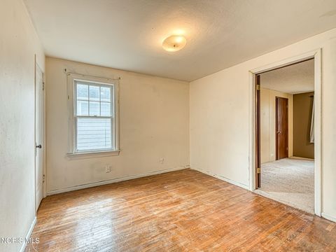 Tiny photo for 2713 Goddard Road, Toledo, OH 43606 (MLS # 10005538)