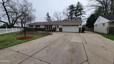 Tiny photo for 2015 Burr Oaks Drive, Toledo, OH 43613 (MLS # 10005937)