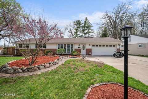 Photo of 2015 Burr Oaks Drive, Toledo, OH 43613 (MLS # 10005937)